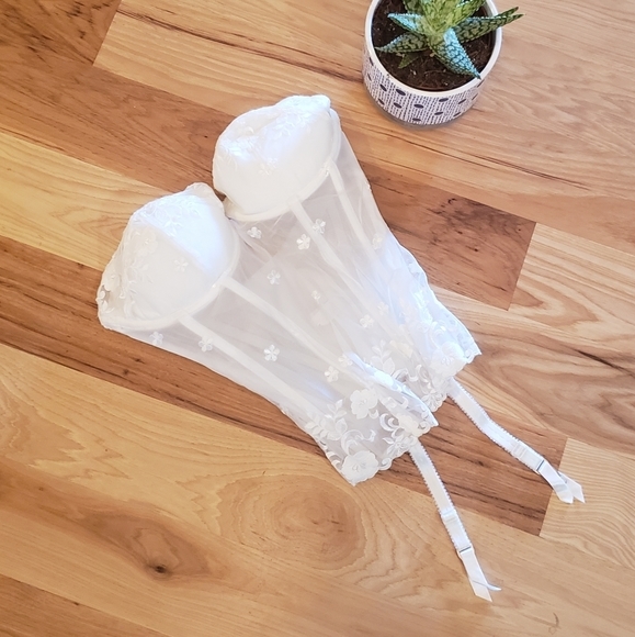Felina Other - VTG Felina corset - beautiful lace, pushup bra, floral, garters, strapless
